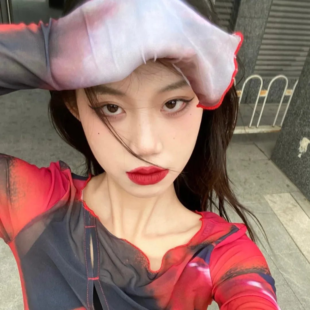 开局10000亿，我靠花钱逆袭